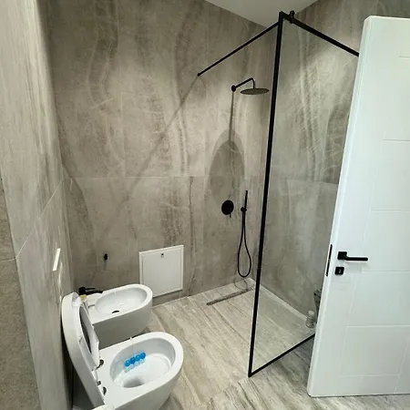Apartment Four C Three Bedroom Big Deluxe 35 *