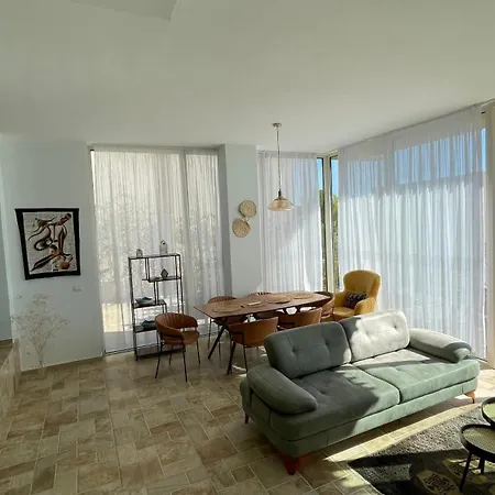 Four C Three Bedroom Big Deluxe 35 Apartment *
